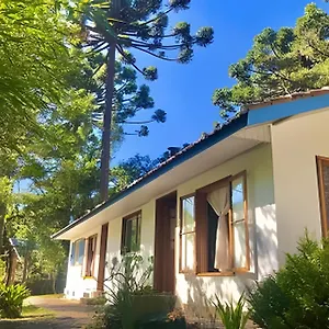 https://conforto-e-paz-na-natureza-exuberante.camposdojordaohotels.net